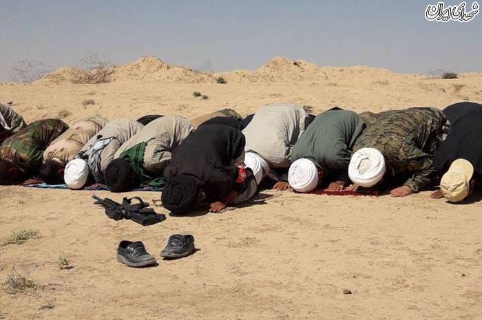 تصاویر/برپایی نماز ظهر عاشورا در جبهه‌های عراق