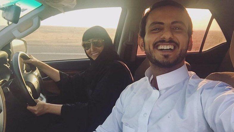 سلفی جوان سعودی با مادرش كه حالا اجازه رانندگی دارد