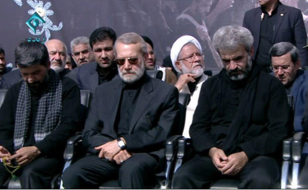 بوسه رهبر انقلاب بر تابوت شهید حججی/ حضور پر شور مردم در تشییع 