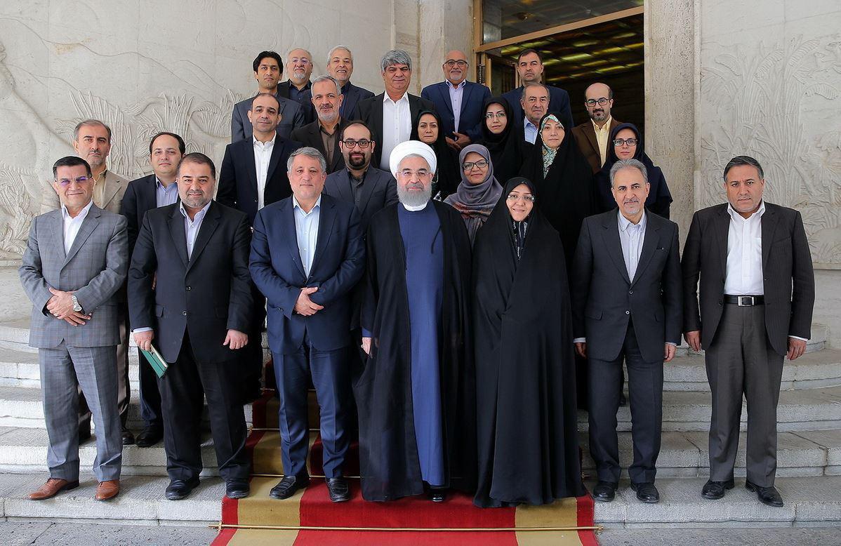 عکس یادگاری شهردار و شورای شهر تهران با روحانی