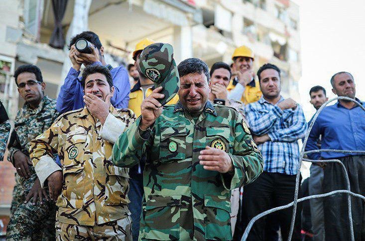 اشک سربازان ارتش در سوگ هموطنان کرمانشاهی + عکس