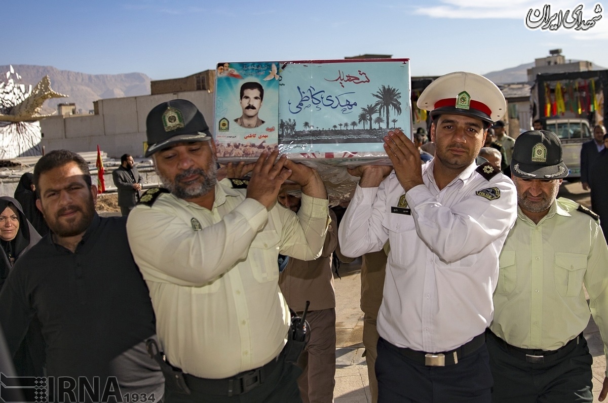تشییع پیکر ۵ شهید تازه تفحص شده در شیراز ‎/عکس