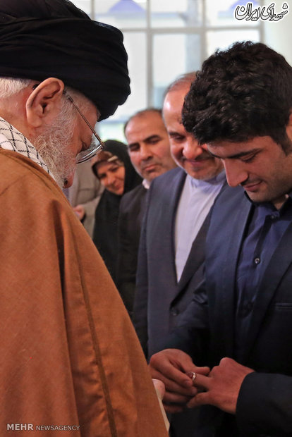 دیدار کشتی‌گیر سرافراز علیرضا کریمی با رهبر انقلاب/عکس