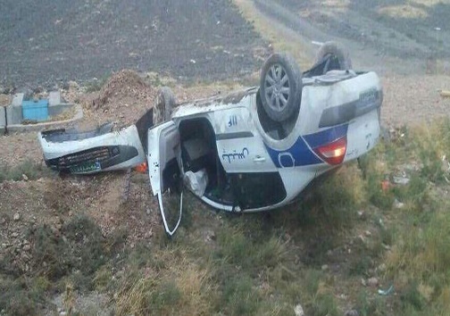 واژگونی خودروی پلیس راه در پی تصادف با نیسان + عکس