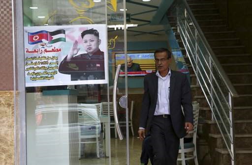 عکس رهبر کره شمالی روی در یک رستوران در غزه