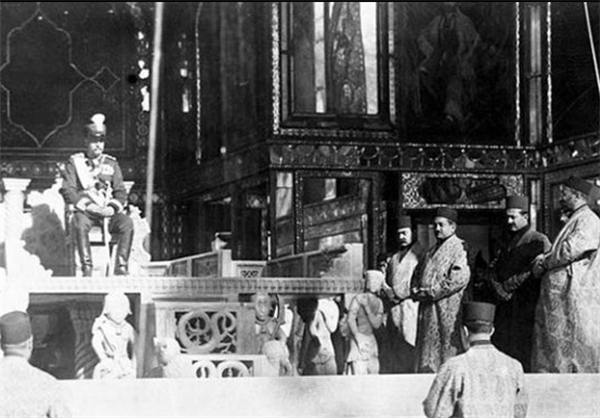 روزی که رضاشاه پهلوی بر تخت سلطنت نشست + عکس