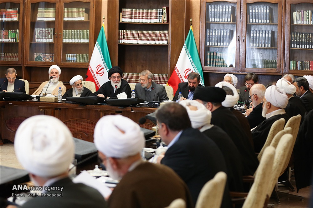 ژست های لاریجانی و احمدی نژاد در جلسه مجمع + عکس
