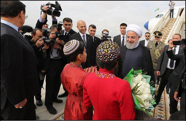 رئیس‌جمهور ترکمنستان از روحانی استقبال کرد + عکس