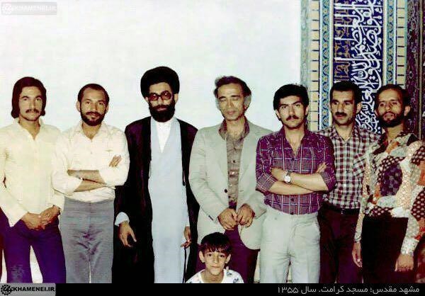 رهبر انقلاب در مسجد کرامت مشهد در سال55 + عکس