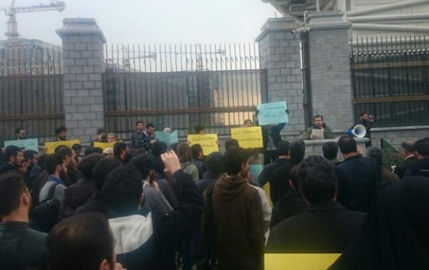 تجمع‌ دانشجویان در اعتراض به نماینده سراوان