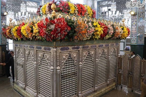 گلباران حرم حضرت زینب (س) با 30 هزار شاخه گل +تصاویر