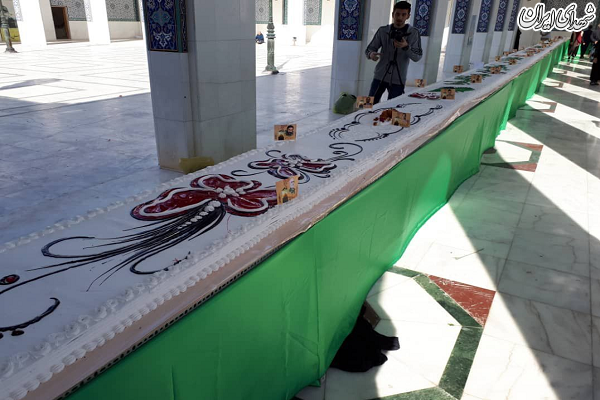 عکس/توزیع کیک ۷۰ متری در حرم حضرت زینب (س)