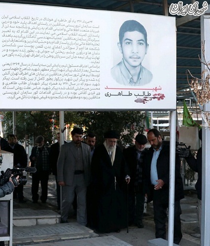 حضور رهبر انقلاب بر مزار شهید جنایت منافقین +عکس
