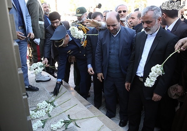 عکس/ بزرگداشت چهلمین سالگرد ورود تاریخی امام خمینی (ره)