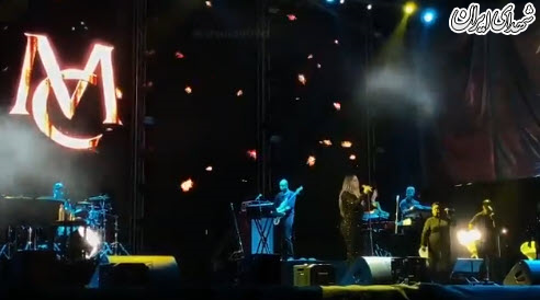 اجرای کنسرت خواننده زن آمریکایی در مکه! +عکس