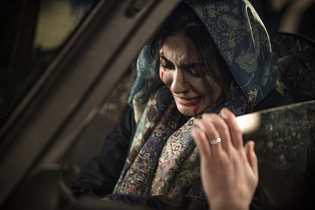 تکرار آژانس شیشه ای در جشنواره فیلم فجر/ مظلومیت بسیج در «دیدن این فیلم جرم است» + عکس