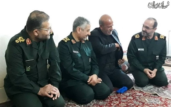 دیدار فرمانده‌کل سپاه با خانواده شهدای جنایت تروریستی زاهدان + تصویر