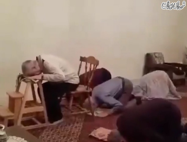 واکنش فعالان فضای مجازی به فیلم نمازخواندن یکی از سران فتنه
