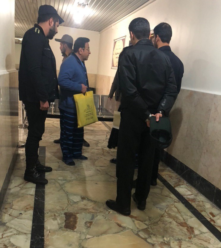 عکس/ حسین هدایتی با لباس زندان در دادگاه
