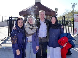 سفیر جدید انگلیس بهمراه خانواده اش در تهران + عکس