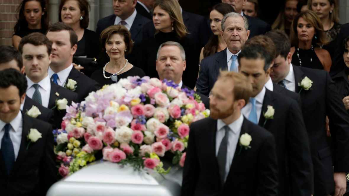تشییع جنازه مادر بوش با حضور کلینتون و اوباما + عکس
