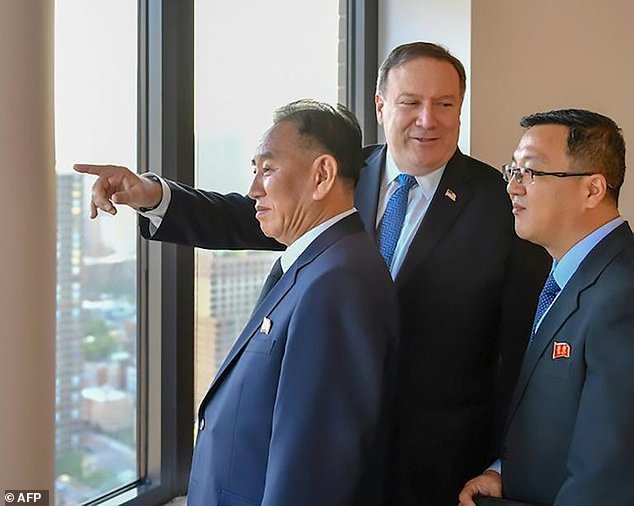 تصویری از دیدار پامپئو با مقام ارشد کره شمالی + عکس