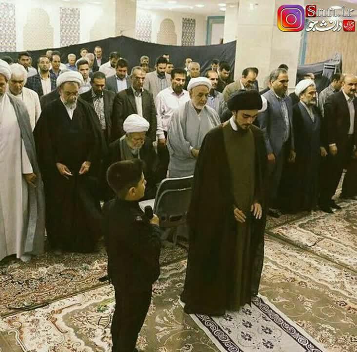 نماز جماعت به امامت پسر سید حسن خمینی + عکس