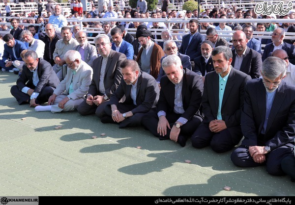 حضور احمدی نژاد در نماز عید فطر مصلی تهران + عکس