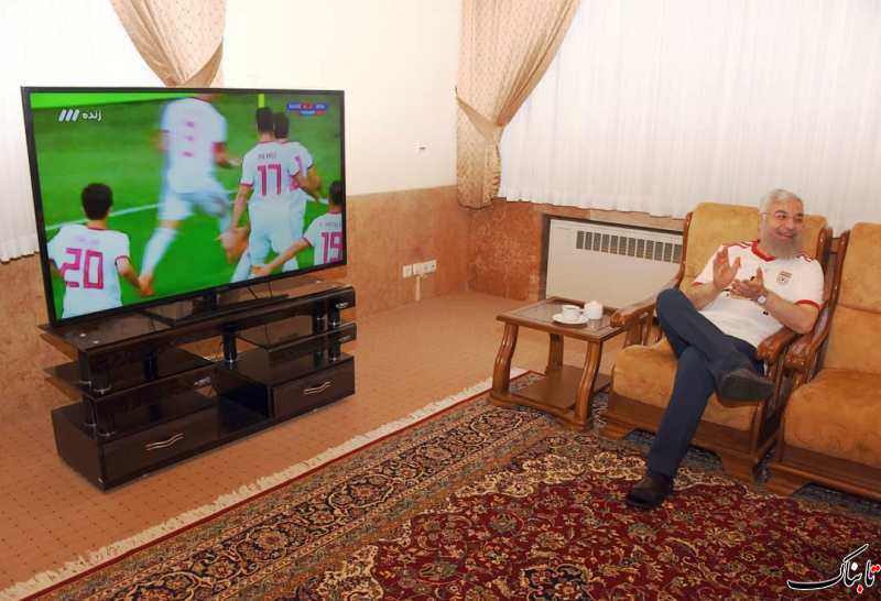 حسن روحانی در حال تماشای جام جهانی + عکس