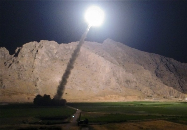 3 تُن آتش سپاه بر سر تروریست‌ها/ موشک‌باران داعش زیر دید آمریکایی‌ها + عکس