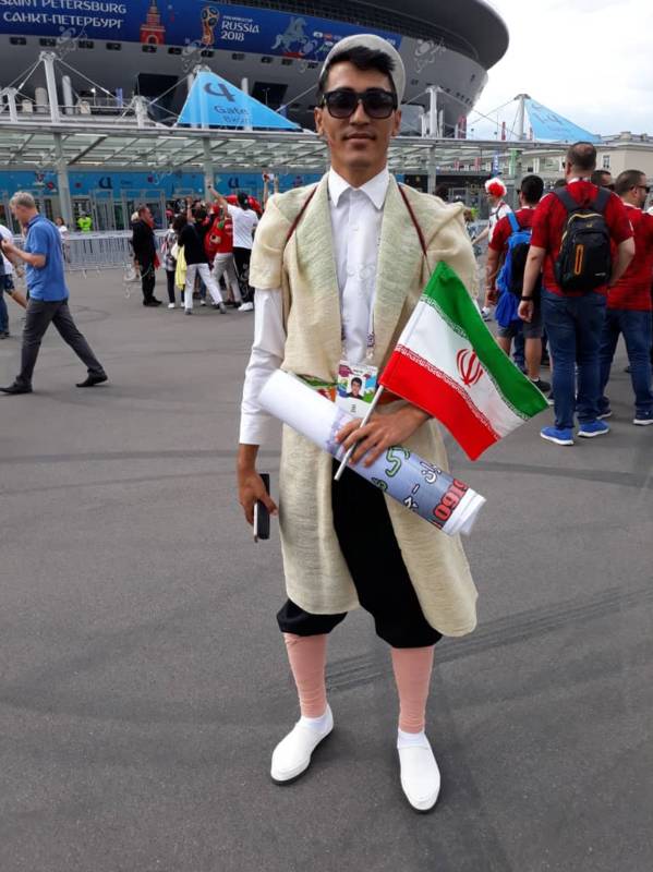 هواداران ایرانی با لباس های محلی در روسیه +عکس
