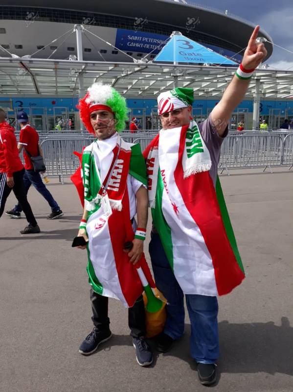 هواداران ایرانی با لباس های محلی در روسیه +عکس