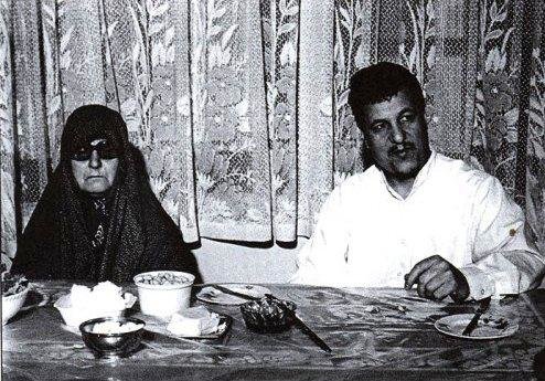 مرحوم هاشمی رفسنجانی در کنار مادر مرحومه اش + عکس