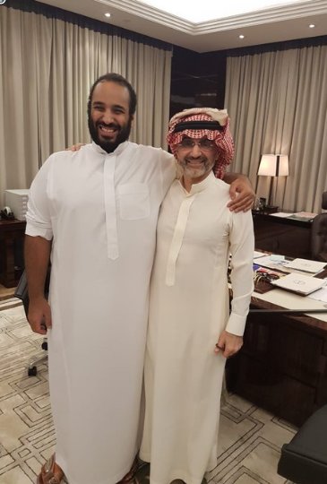 بن سلمان، شاهزاده میلیاردر سعودی را در آغوش گرفت!