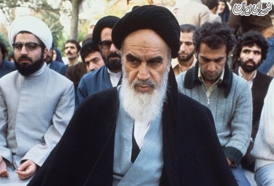 حسن روحانی به همراه امام (ره) در فرانسه + عکس