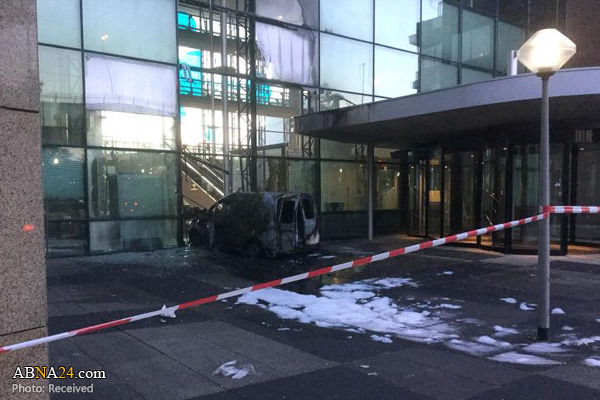 حمله با یک خودرو به دفتر روزنامه‌ای در هلند + تصاویر