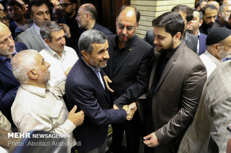 احمدی نژاد در مراسم ختم پدر سردار حقانیان + عکس