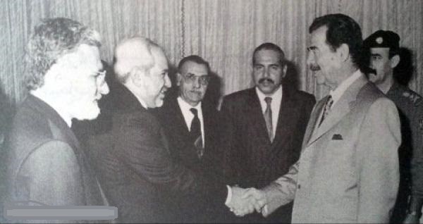 دیدار ظریف با صدام در اولین سفر خارجی اش + عکس
