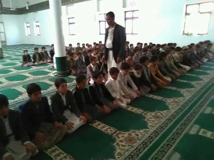 نماز وداع دانش آموزان یمنی پیش از شهادت + عکس