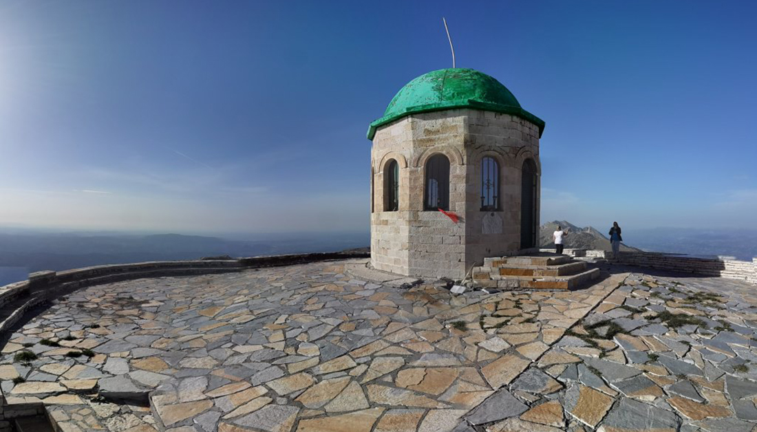 مقام حضرت عباس (ع) در قله کوه آلبانی ‌+ تصاویر