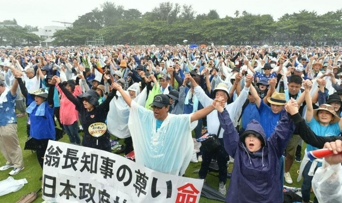 تظاهرات ژاپنی‌ها برای خروج آمریکا از کشورشان + عکس