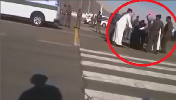 گردن زدن یک زن با شمشیر در عربستان سعودی + عکس