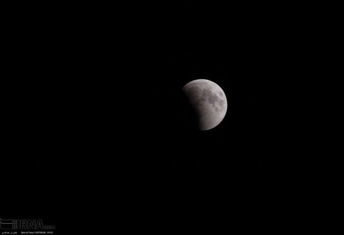 تصاویر جذاب از ماه گرفتگی در تخت جمشید + عکس