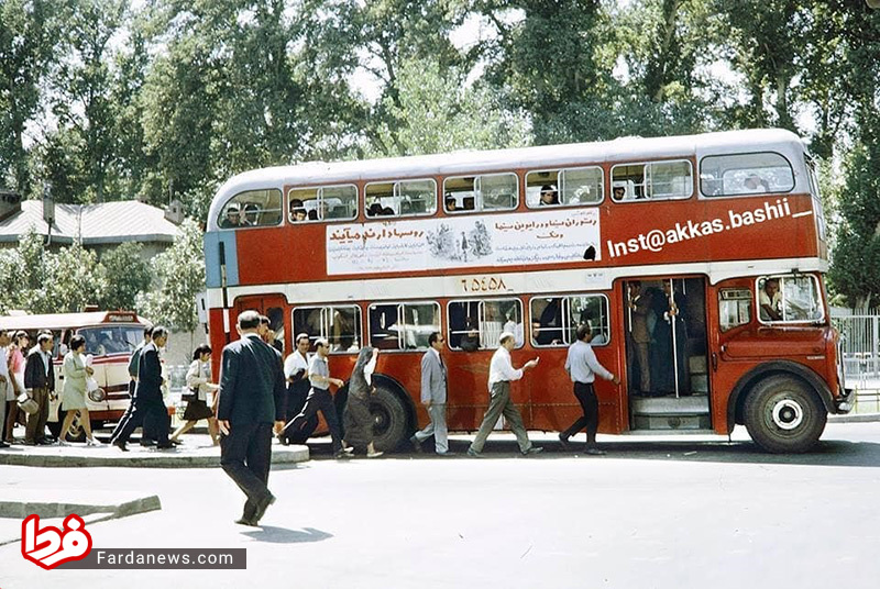 عکس دیدنی از صف اتوبوس دو طبقه در تهران قدیم