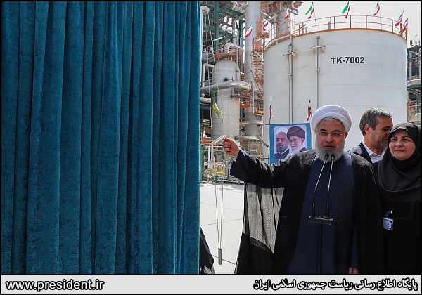 روحانی سه طرح پتروشیمی را در عسلویه افتتاح کرد