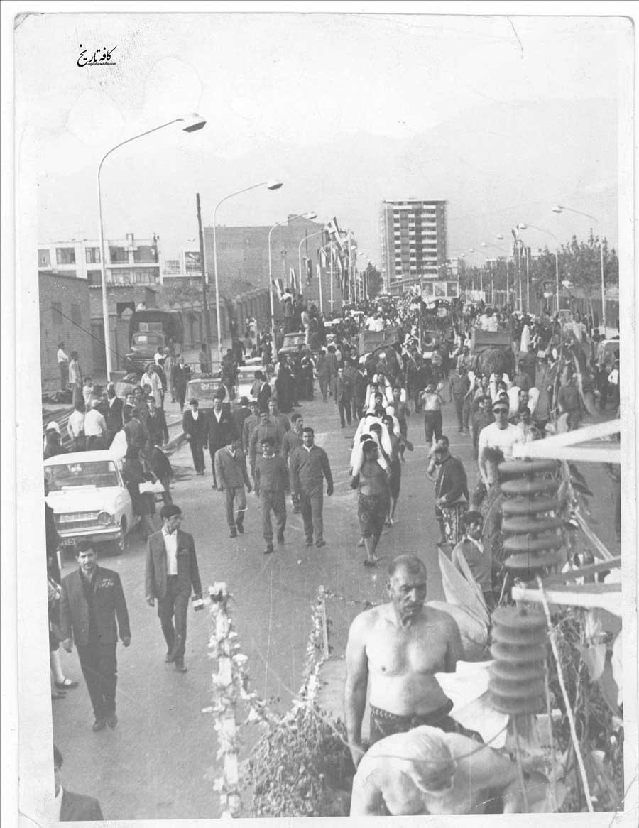 رژه ورزشکاران باشگاه شعبان بی مخ در تهران + عکس
