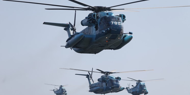 رژه یگان های پروازی ارتش و سپاه بر فراز خلیج فارس