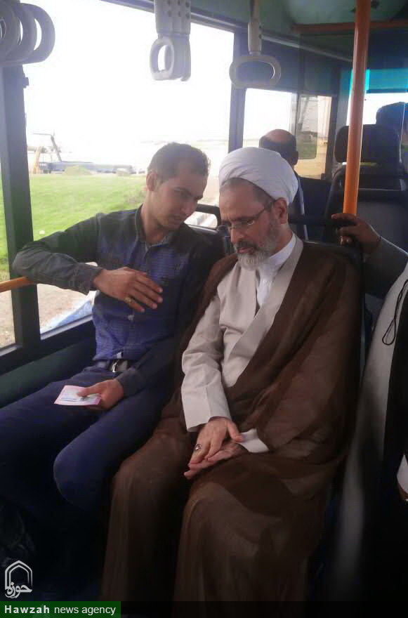 درد دل یک جوان با آیت الله اعراقی در اتوبوس + عکس
