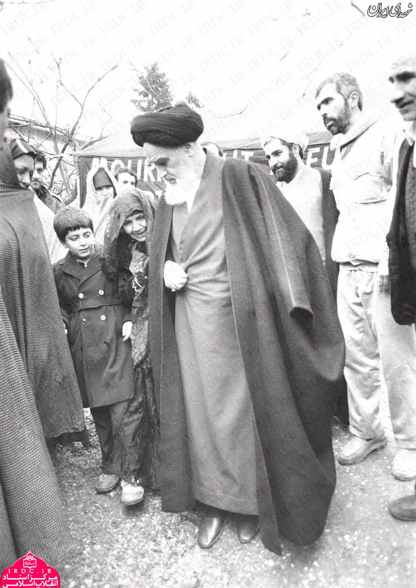 عکسی دیده نشده از حضور امام (ره) در نوفل لوشاتو