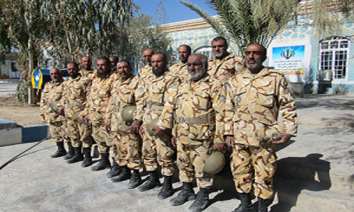سربازان متفاوت با ریش های سفید در خاش + عکس